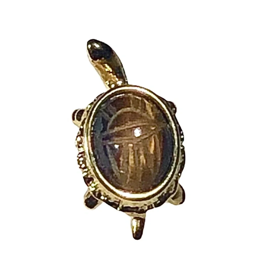 VINTAGE TURTLE LAPEL PIN WITH BROWN CARVED SCARAB DESIGN SHELL